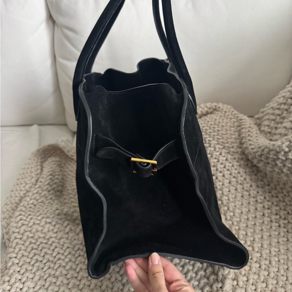 The Row - Picture 3 of 5